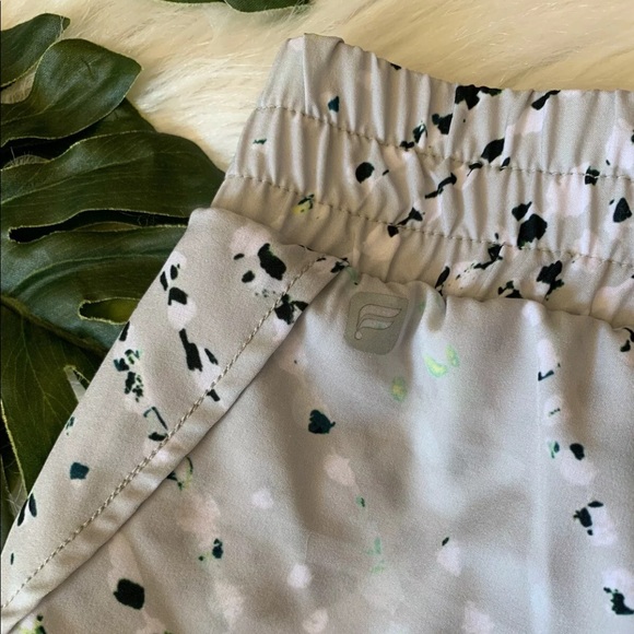 Fabletics Latrice Double Compression Shorts Size L - Picture 6 of 8